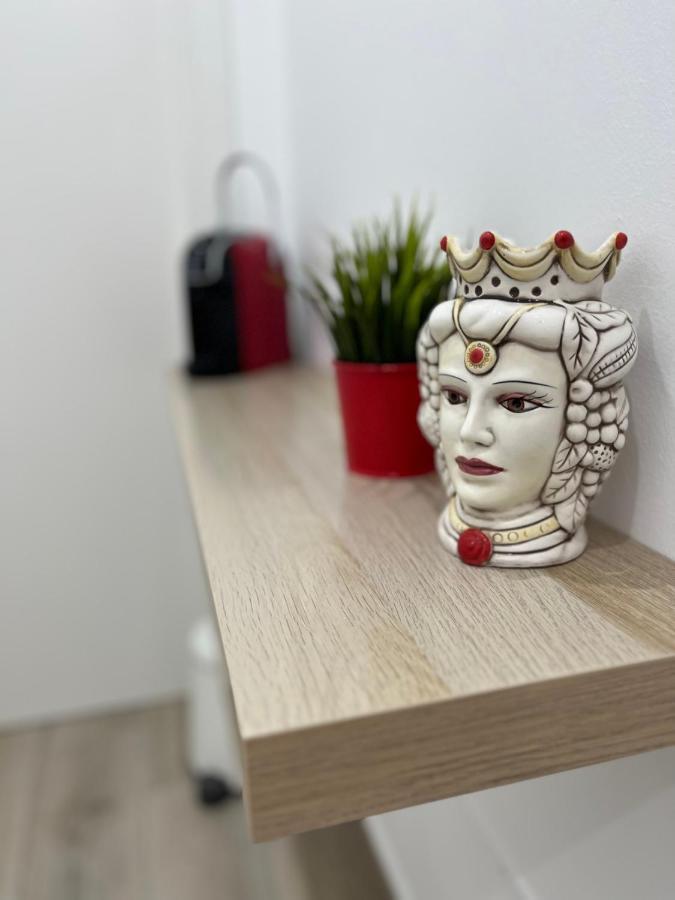Dimora Sicula Guest House คาตาเนีย ภายนอก รูปภาพ
