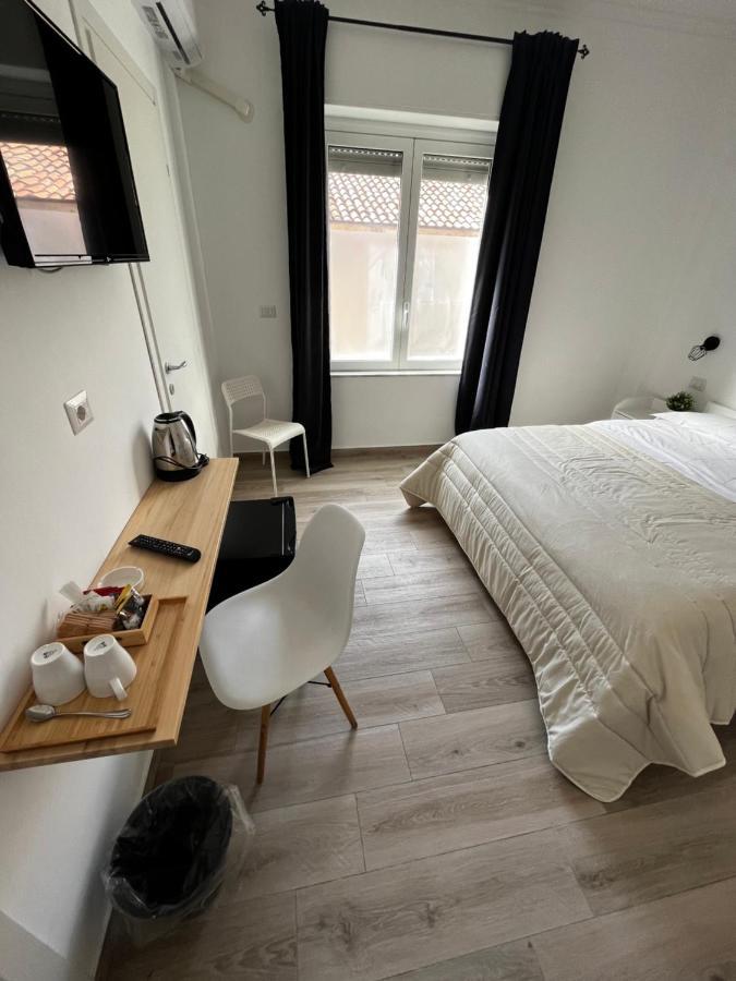 Dimora Sicula Guest House คาตาเนีย ภายนอก รูปภาพ