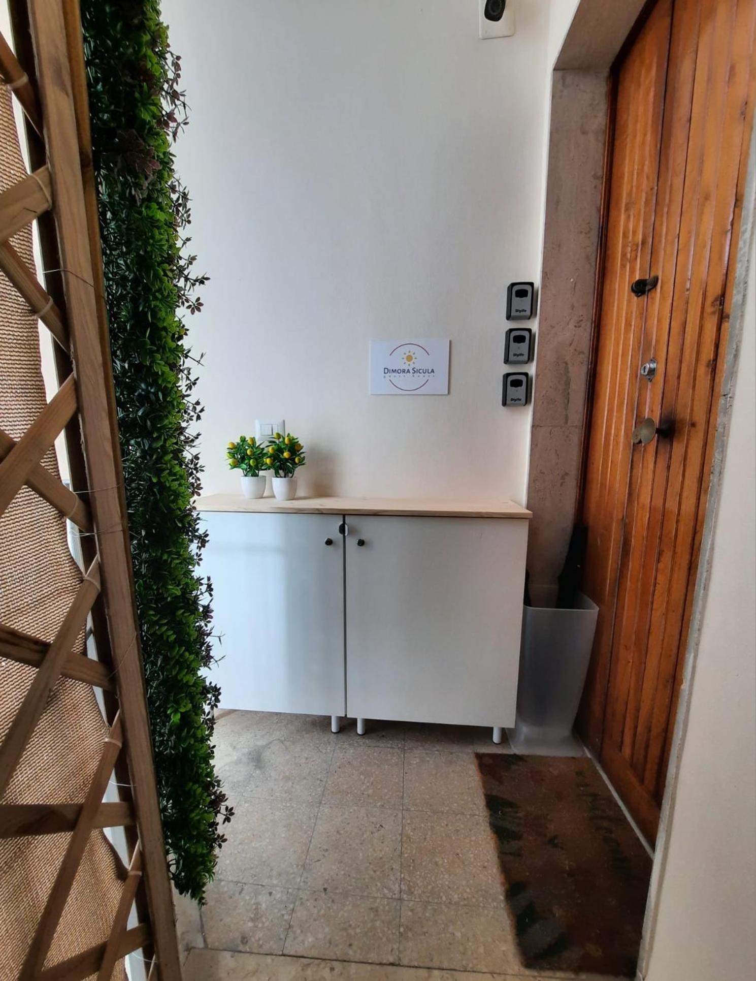 Dimora Sicula Guest House คาตาเนีย ภายนอก รูปภาพ